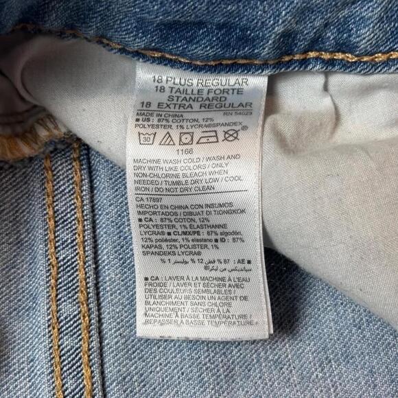 Old Navy Curvy Denim Shorts - Picture 5 of 6